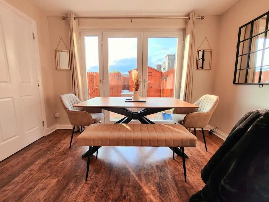 Modern 5 Bedroom Townhouse With Free Parking غلاسغو المظهر الخارجي الصورة