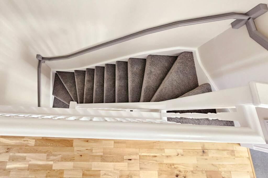 Modern 5 Bedroom Townhouse With Free Parking غلاسغو المظهر الخارجي الصورة