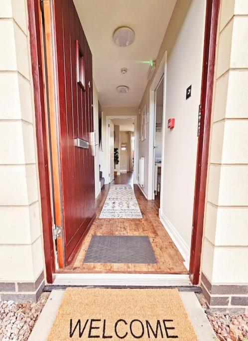 Modern 5 Bedroom Townhouse With Free Parking غلاسغو المظهر الخارجي الصورة