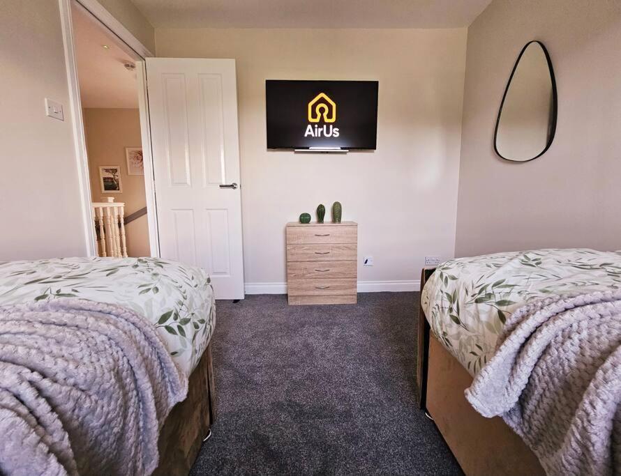 Modern 5 Bedroom Townhouse With Free Parking غلاسغو المظهر الخارجي الصورة