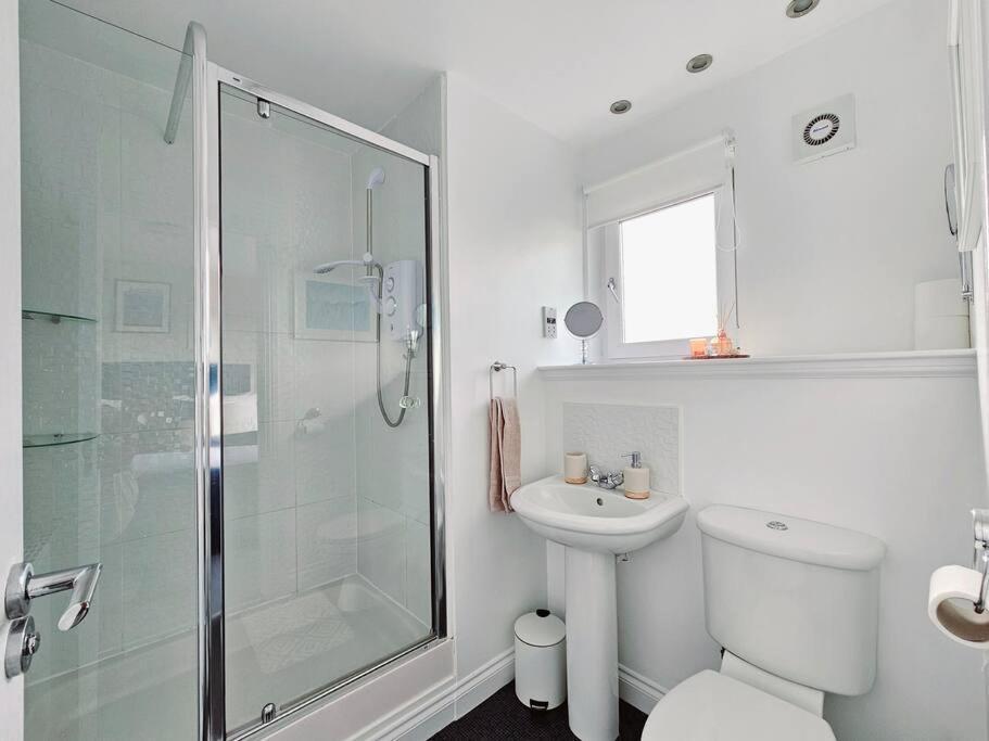 Modern 5 Bedroom Townhouse With Free Parking غلاسغو المظهر الخارجي الصورة