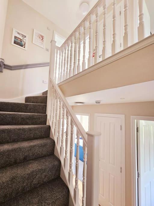 Modern 5 Bedroom Townhouse With Free Parking غلاسغو المظهر الخارجي الصورة
