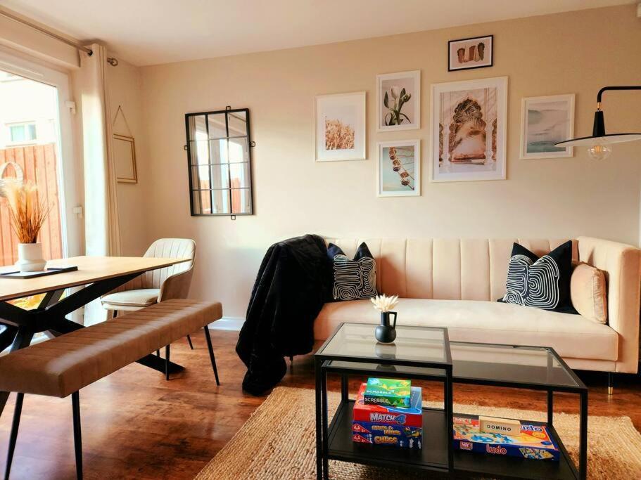 Modern 5 Bedroom Townhouse With Free Parking غلاسغو المظهر الخارجي الصورة