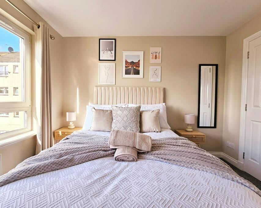Modern 5 Bedroom Townhouse With Free Parking غلاسغو المظهر الخارجي الصورة